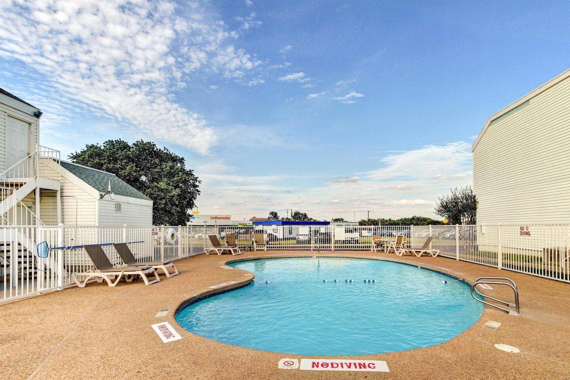Days Inn By Wyndham Waco University Area Exteriér fotografie
