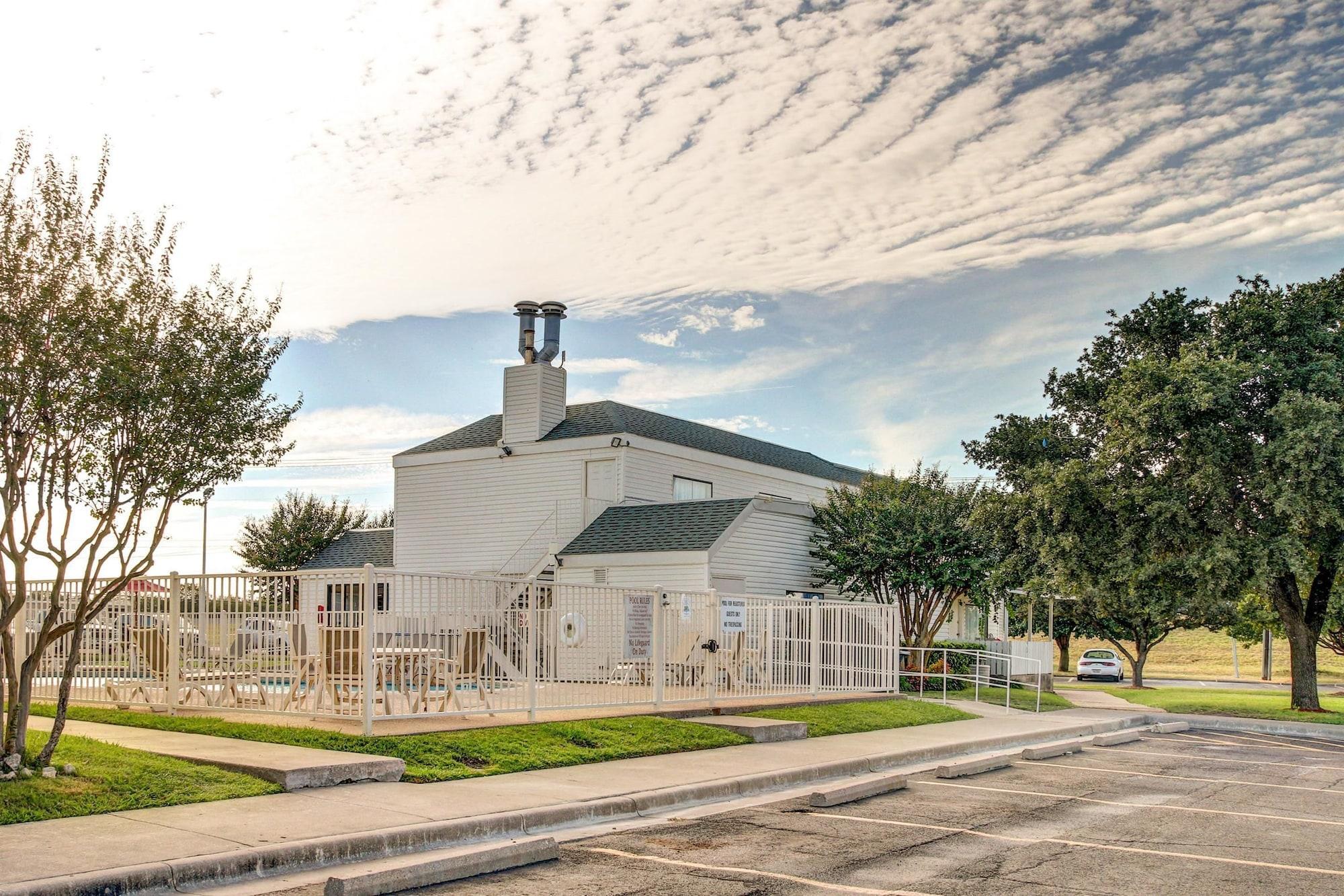 Days Inn By Wyndham Waco University Area Exteriér fotografie
