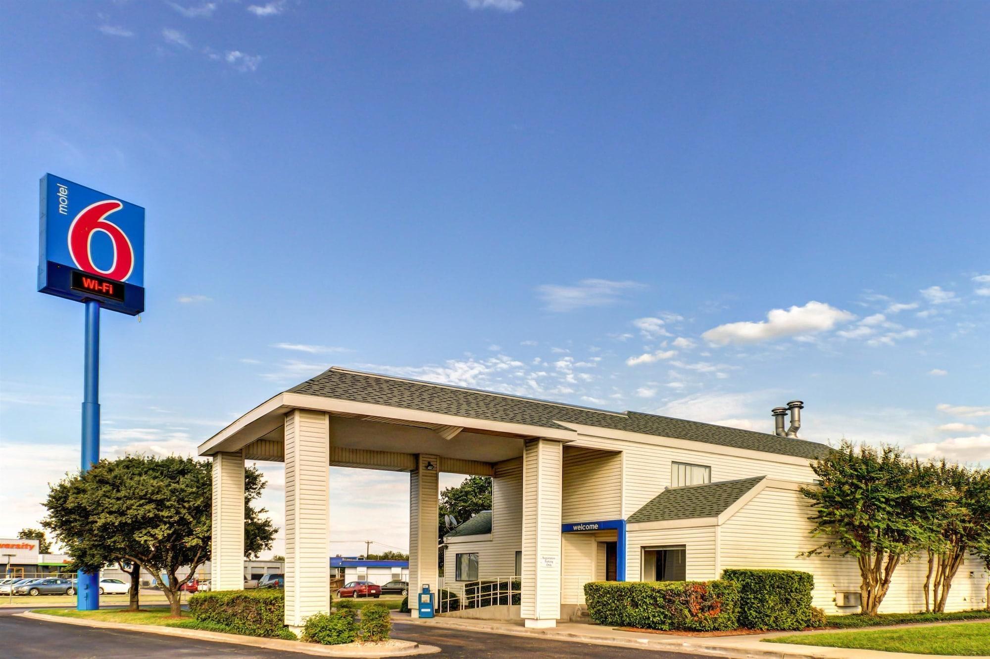 Days Inn By Wyndham Waco University Area Exteriér fotografie